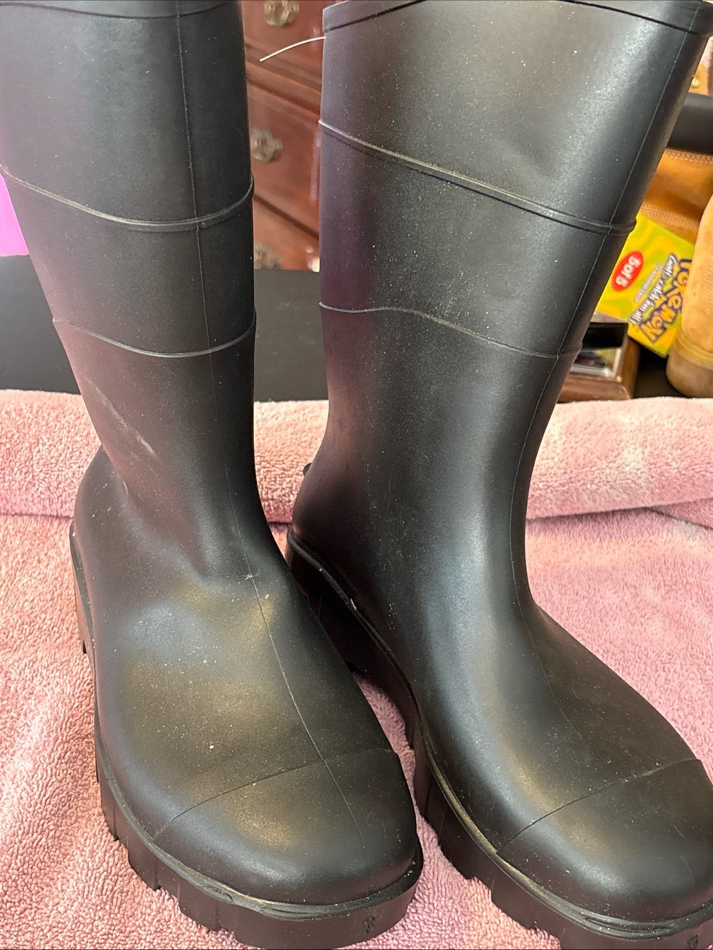 Unisex Waterproof Rubber Work Boots. Multi-purpose. Mens 9 Women’s 11
